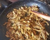 Foto del paso 3 de la receta: Ripiadito de pollo con sazones en polvo