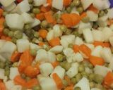 Foto del paso 1 de la receta: Patitas de pollo al horno con ensalada rusa