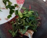 รูปขั้นตอนการทำที่ 4 ของ ผัดเผ็ดเครื่องในไก่