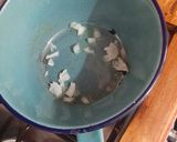 Foto del paso 1 de la receta: Crema de calabacita y brócoli sin lácteos