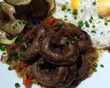 Foto del paso 3 de la receta: Corazón de Cerdo a la Criolla con huevos y batata frita