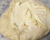 Foto del paso 3 de la receta: Medialunas de manteca (Fáciles y ricas!)