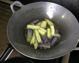 Foto langkah ke 1 dari resep Terong Teri Pedas.