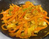 Foto del paso 1 de la receta: Rapiditas de camarones, queso y verduras