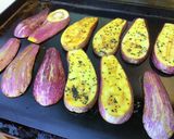 Une image de l'étape 5 de Aubergines graffiti marinées grillées curry nigelle.