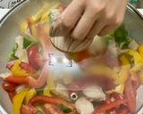 A picture of step 5 of Stir-Fried Chicken Breast with Tri-Color Peppers 🫑.