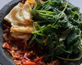 Foto langkah ke 3 dari resep Brambang Asem Daun Ubi Jalar.