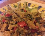 Foto del paso 4 de la receta: Pollo al curry con coles de Bruselas y guarnición de aguacates.