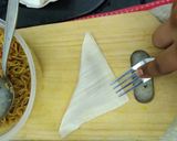 Foto langkah ke 4 dari resep Samosa mie goreng.