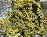 Hình bước làm 1 của món Rau sắn muối nấu chả cá