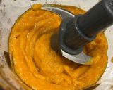 Foto del passaggio 1 della ricetta Ciambellone bicolor con zucca e cioccolato 🎃🍫