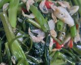 Foto langkah ke 5 dari resep Tumis Kangkung Rebon.