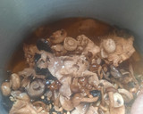 Foto del paso 16 de la receta: Pollo de corral con setas y ciruelas