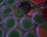 Foto langkah ke 2 dari resep Puding Lumut Mentega Cup.
