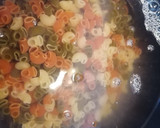Foto del paso 1 de la receta: Ensalada de pasta con pesto ligero