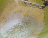 Foto langkah ke 3 dari resep Marmer Cake.