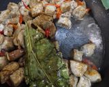Foto langkah ke 3 dari resep Oseng Pedas Tempe Gembus.