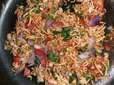 नूडल्स भेळ (noodles bhel recipe in marathi)