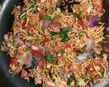 नूडल्स भेळ (noodles bhel recipe in marathi) रेसिपी स्टेप 3 फोटो 