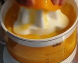 A picture of step 2 of Fresh Squeezed orange juice.