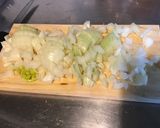 Une image de l'étape 3 de Filets de lieu noir aux oignons, poivrons et anis vert.
