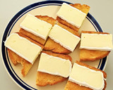 Foto del paso 4 de la receta: Tostas de camembert con crujiente de jamón ibérico