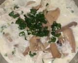 Foto del paso 4 de la receta: Pollo al verdeo y champiñones con arroz