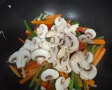 Foto del paso 3 de la receta: Tallarines con verduras al estilo chino