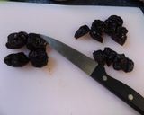 Foto del paso 1 de la receta: Pan de arándanos rojos, ciruelas secas y almendras con Oporto