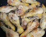 Foto del paso 3 de la receta: Muslitos de pollo en crema de leche