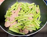 Foto langkah ke 4 dari resep Cah Sawi Hijau.
