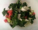 Foto del paso 2 de la receta: Ensalada de espinacas, lechuga, tomate y pepino