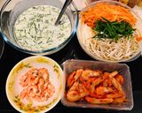 Hình bước làm 1 của món Bánh xèo tôm trứng cà rốt