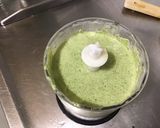 Une image de l'étape 5 de Pavés de saumon sauvage crème de fanes de radis, ail et curry.