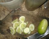 Foto langkah ke 1 dari resep Infused water cucumber.