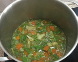 Foto del paso 4 de la receta: Sopa de tiburones con menestra