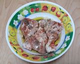 Pas rețetă Pulpițe la cuptor cu cartofi prăjiți și salată 2 fotografie