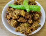 A picture of step 4 of Matki sprouts pakoda.