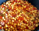 Foto del paso 4 de la receta: Garbanzos en sofrito y taquitos de jamón serrano