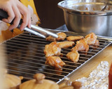 Foto langkah ke 4 dari resep Chicken Wings Ala Pizza Hut: Rahasianya di MARINASINYA!.