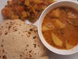 Jowar ki roti with Dahi ke aloo