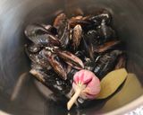 Foto del paso 1 de la receta Mejillones al vapor de la Pepis