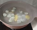 Foto langkah ke 2 dari resep Sayur Bening Tahu,Selada Air dan adonan ikan dace.