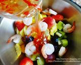 รูปขั้นตอนการทำที่ 4 ของ ยำผลไม้กุ้งสด