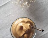 Foto langkah ke 3 dari resep Dalgona ice coffee.