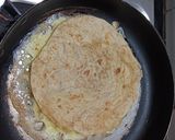 A picture of step 2 of Egg Onion omlette Chapati pizza.