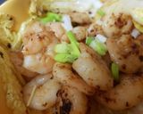 A picture of step 7 of Prawns in Garlic and Sriracha Sauce.😀.