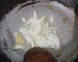 Foto langkah ke 2 dari resep Ayam Tumis Daun Bawang.