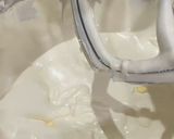 Foto langkah ke 3 dari resep Swiss Meringue Buttercream (SMBC).