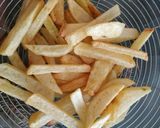 Foto langkah ke 4 dari resep Poutine-Canadian Smothered Fries.